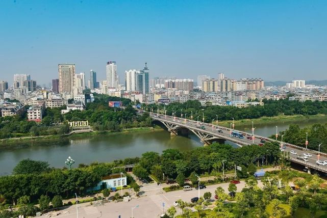 一个被北方人忽略的广西沿海城市这里配套好医院强适合旅居养老