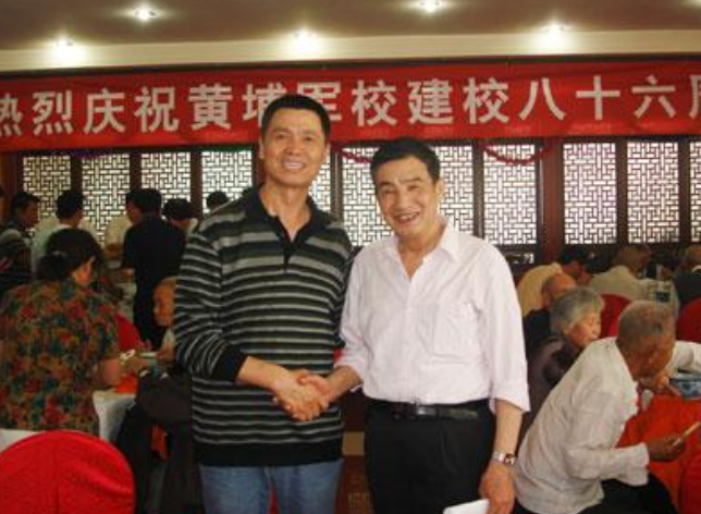 张灵甫长子张居礼:投身教育二十余载,表示: