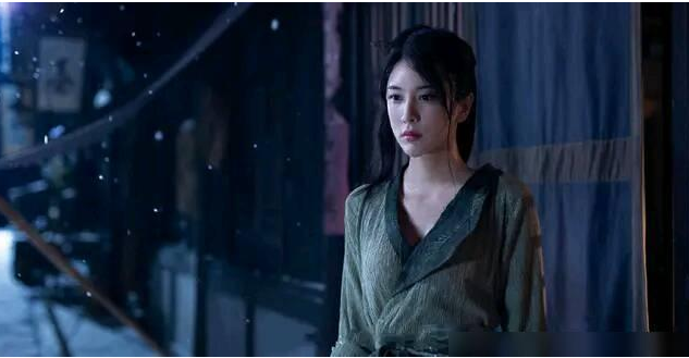 于是上前喝止,结果遭到两人一顿毒打,此时潘金莲(张熙媛饰)听到声响