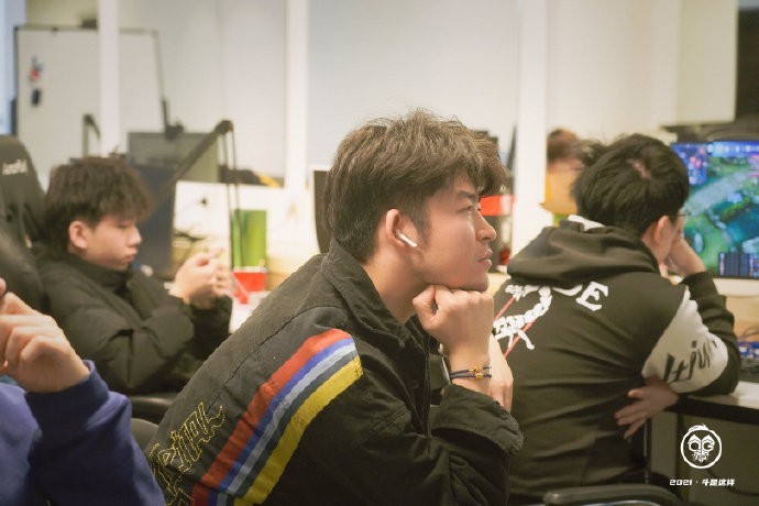 TTG战队实力大涨，Fly缺阵QG就输，林教练在藏招？