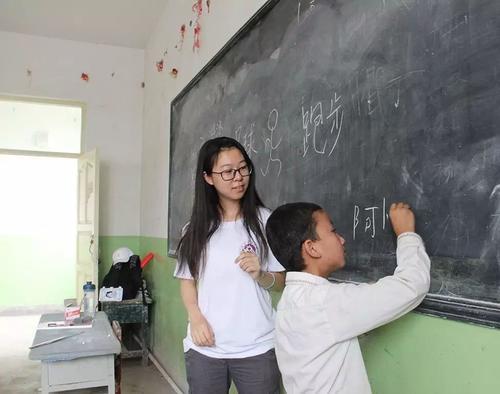 辽宁:某高校女大学生支教,发表不当言论贬低学生,官方回应!