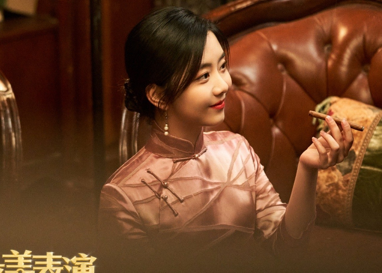 本以为谭松韵娃娃脸不适合穿旗袍当她民国剧照曝出是我天真