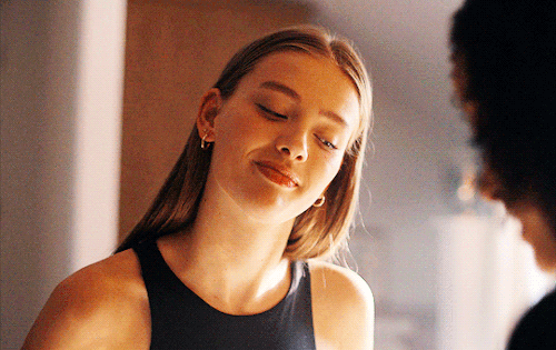 追八卦|21岁英国甜心撩倒无数网友,还成"史上最美反派"?