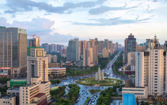 中国最南端的沿海开放城市:风景不输三亚,海鲜超便宜性价比极高