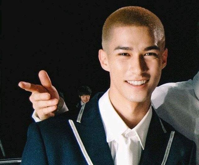 创造营2021:米卡想家落泪,粉丝心疼不已,男人哭吧哭吧不是罪_腾讯新闻