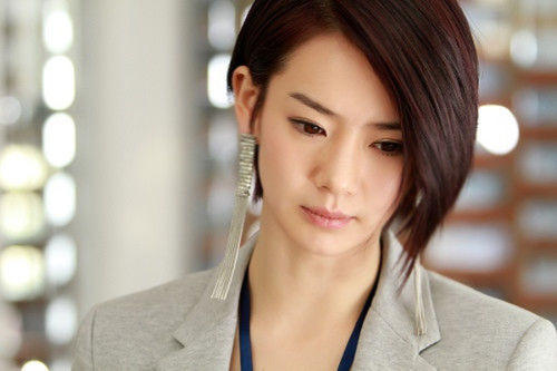 你好安怡播出你以为戚薇不火了实际上她只是在做自己