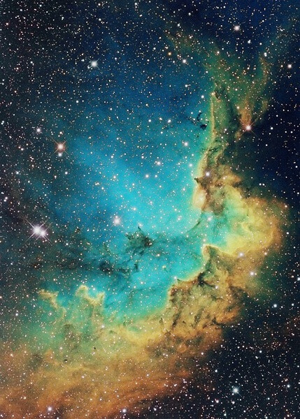 地球同整个太阳系比较不过是沧海之一粟; 银河系拥有1500亿颗恒星和