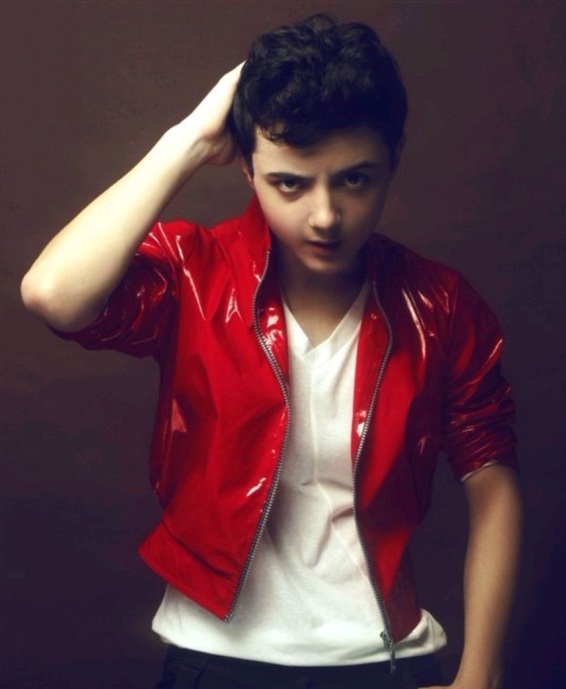 22岁歌手阿尔法整容式瘦身上热搜成名16年童星光环逐渐消失