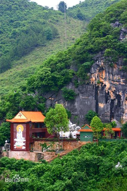 5平方公里.景區由東華寺,如珠巖,雞公嶺,靈通巖和五指山五大景區組成.