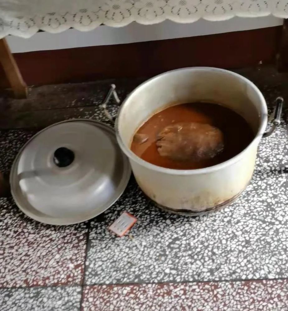 现场查获的卤水