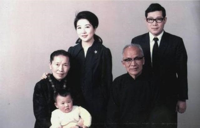 佘爱珍14岁拿刀上门逼婚一生结婚3次晚年抢走张爱玲丈夫