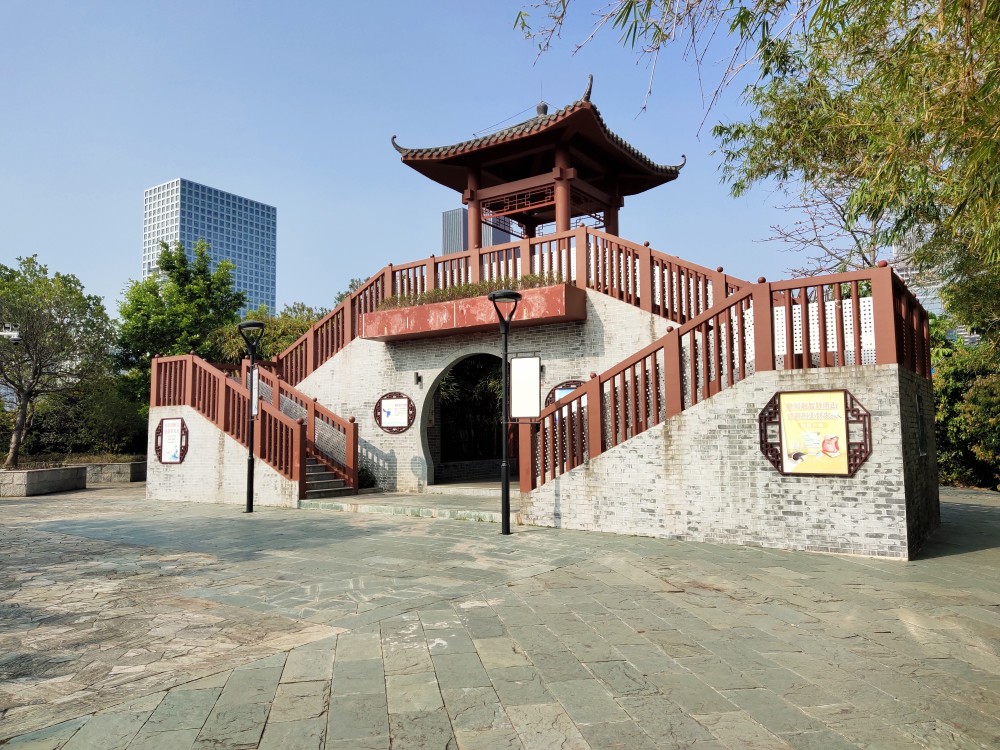 石鼓山公園位於深圳南山區西麗鎮青古灣,東臨沙河西路,南連新光路,西