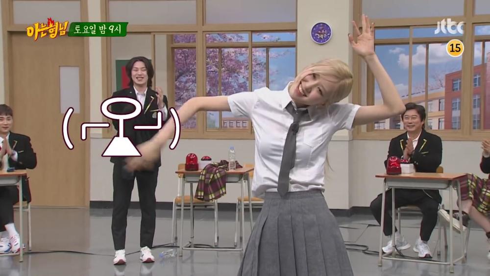 blackpink朴彩英首个人上综艺穿校服跳地板舞甩外套引哥哥欢呼