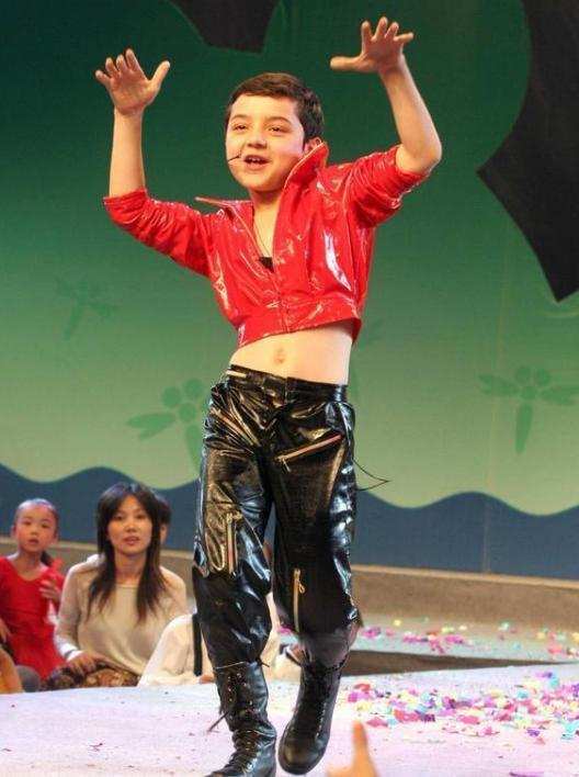 秃头衰老被网暴长残的童星阿尔法这些年经历了什么