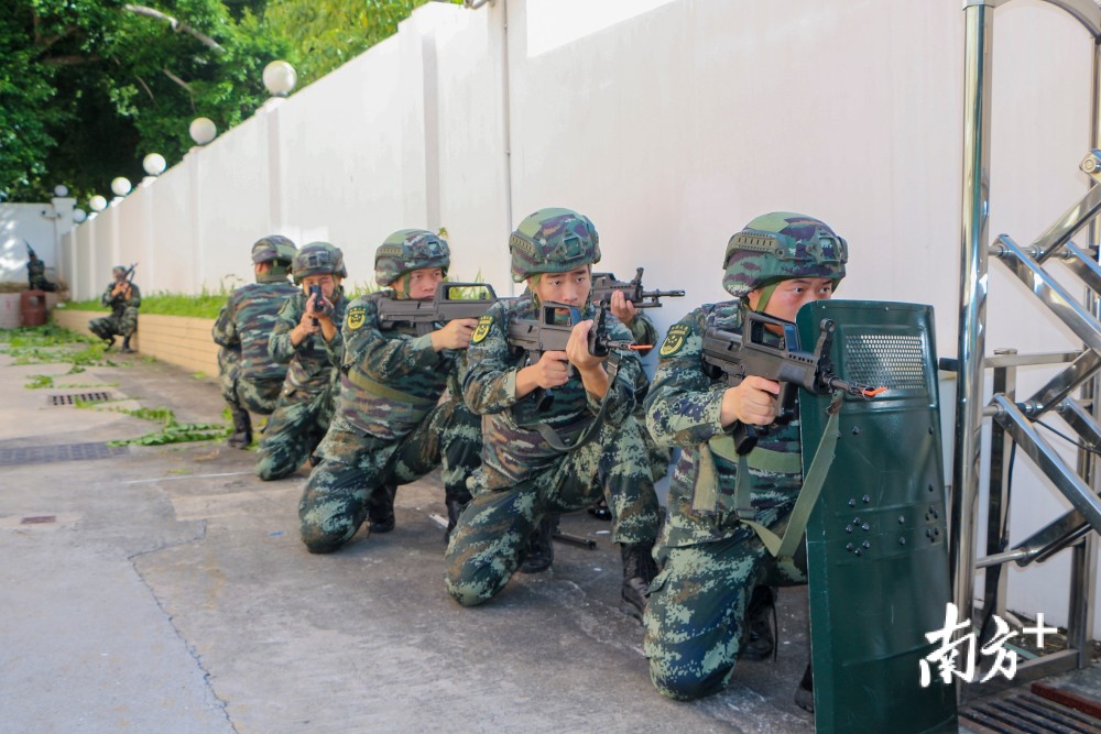 武警深圳支队掀起大练兵热潮