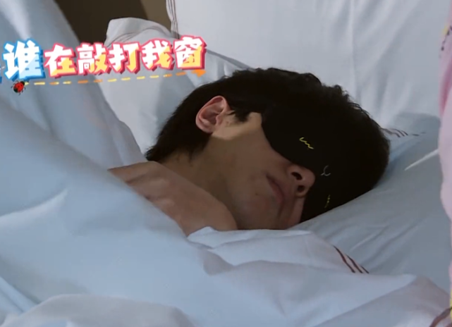 华晨宇起床照公开没洗脸的样子被抓拍确定这是31岁