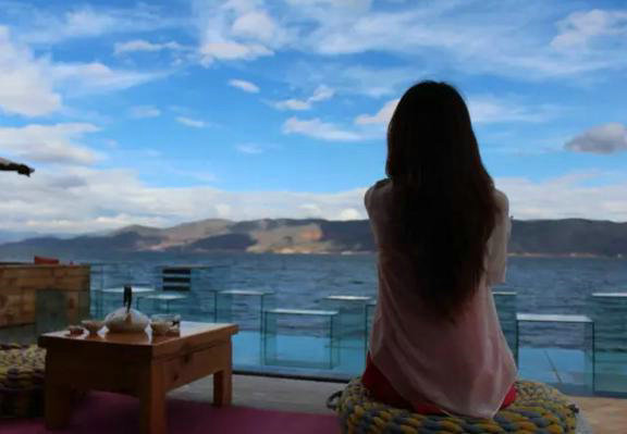 就想一个人呆着的句子说说图片不想说话适合一