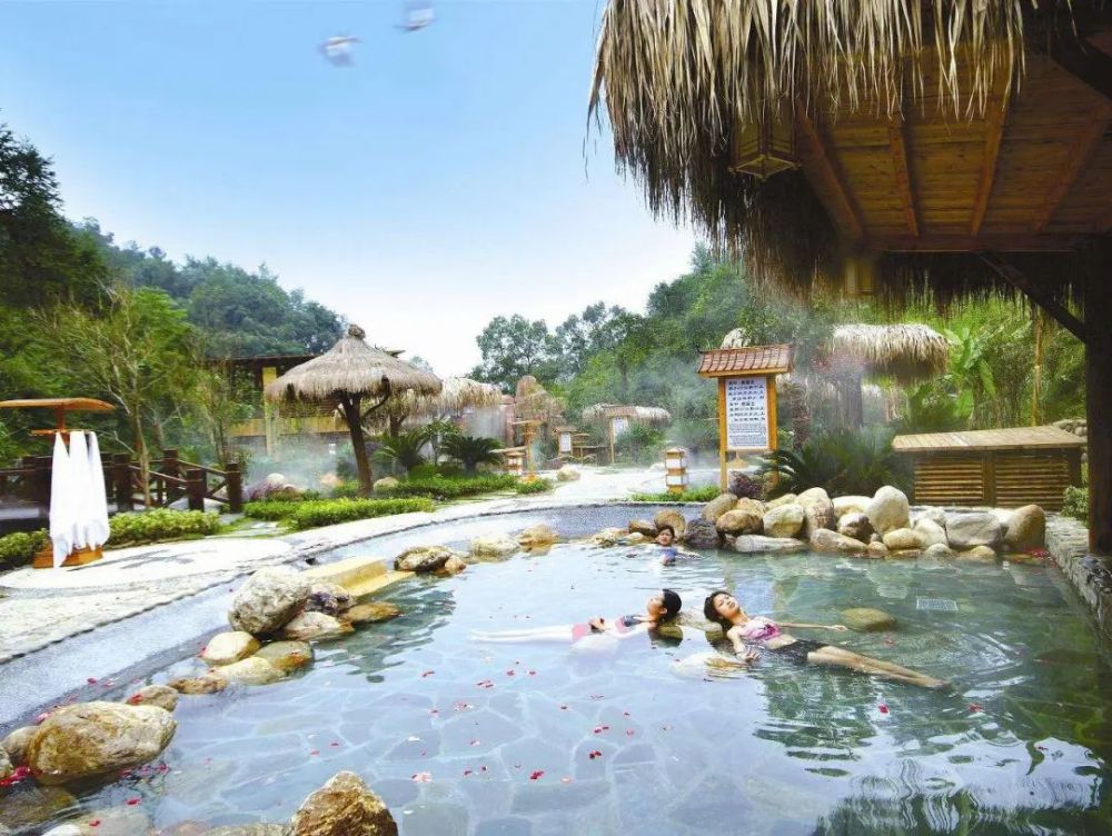 镇北堡西部影视城正对面,总占地面积约300多亩,是宁夏首个集温泉养生