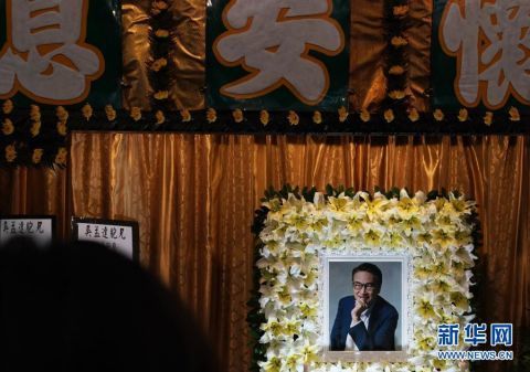 这是3月7日在位于香港红磡的世界殡仪馆拍摄的吴孟达遗像.