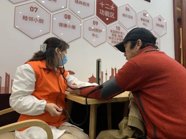 敬老公益：社会温暖之光