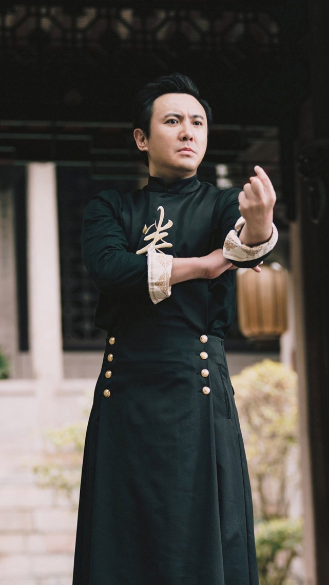 造型剪刀手爱德华鬼畜的形象这还是200亿票房男神沈腾吗