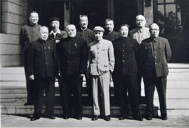 1959年这位开国元帅要担任国防部长罗荣桓反对他不合适