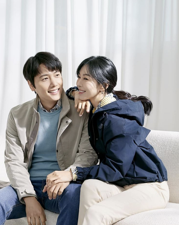 顶楼2金素妍晒丈夫应援捧花笑得合不拢嘴戏里恶女没人爱戏外狂撒糖