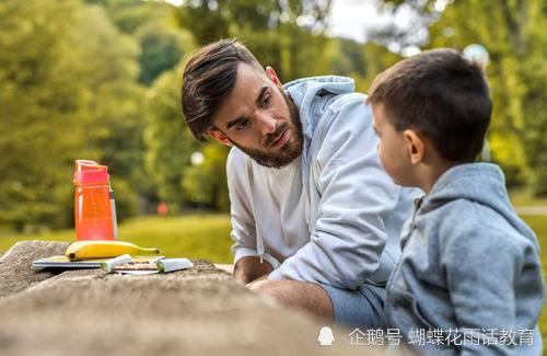 中学生暴打父亲 掐父亲脖子 让人目眦欲裂 网友评论更让人意外 腾讯新闻