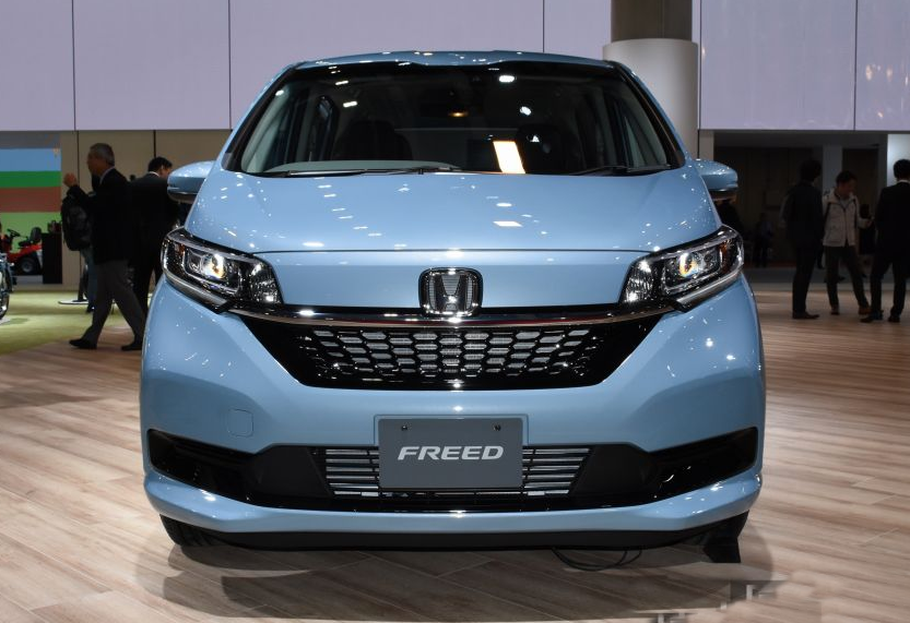 新款本田freed实拍小型mpv配侧滑门引进国内大卖