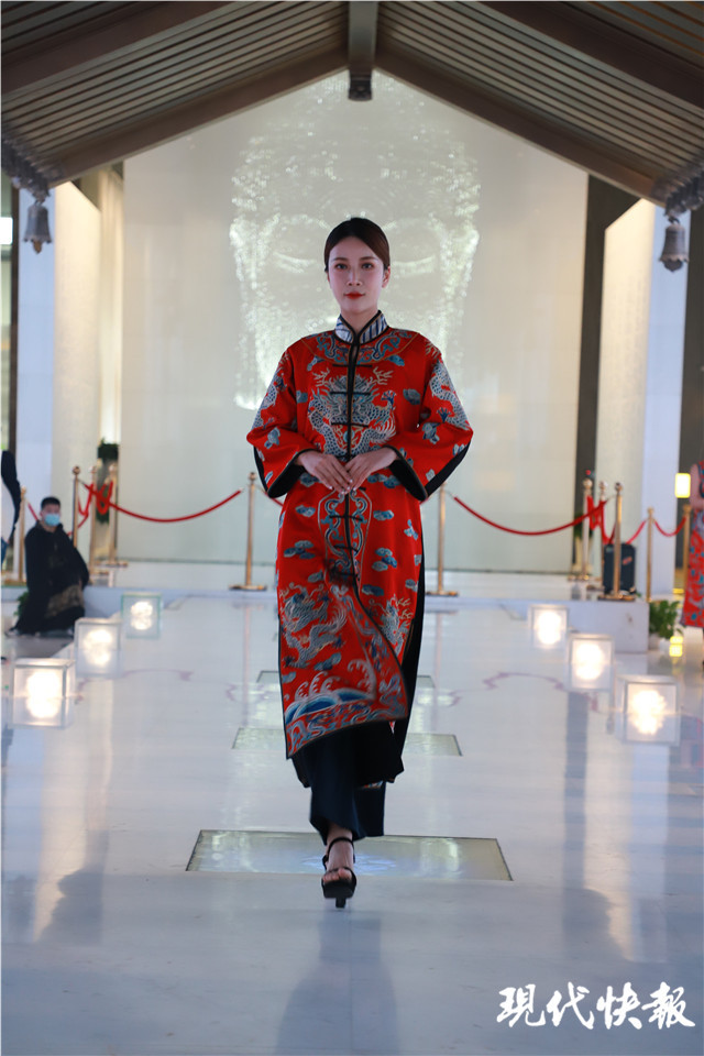 云锦走秀破蒙大报恩寺遗址景区二月二这样龙抬头