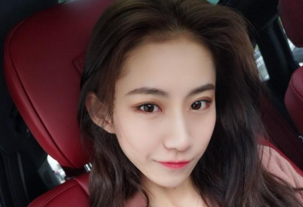 和小仙女一样,仙洋的姐姐也是在弟弟入狱后才正式开始在平台活跃,账号