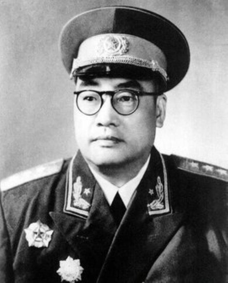 瑶族上将意外寻找到烈士儿子, 视 烈士儿子为己出,将其培养成才