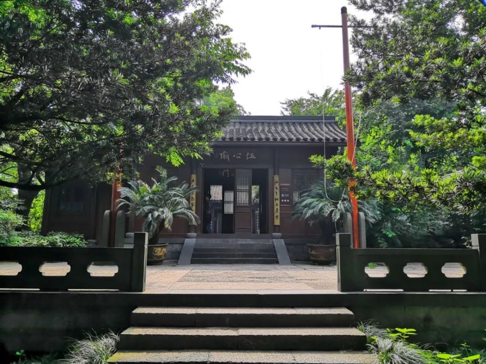 伍员庙(即伍公庙)近今日鼓楼,竟能听到涛声——原来,一千多年前的钱塘