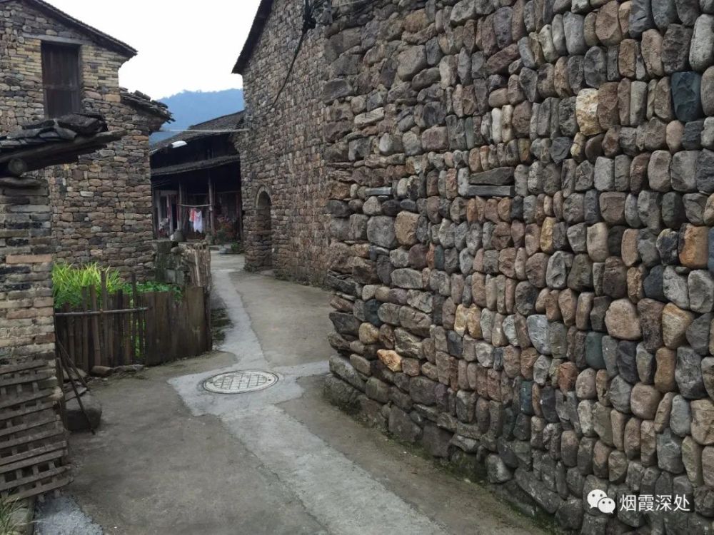 原始森林里的石头古村仙居县淡竹乡油溪村古村行078