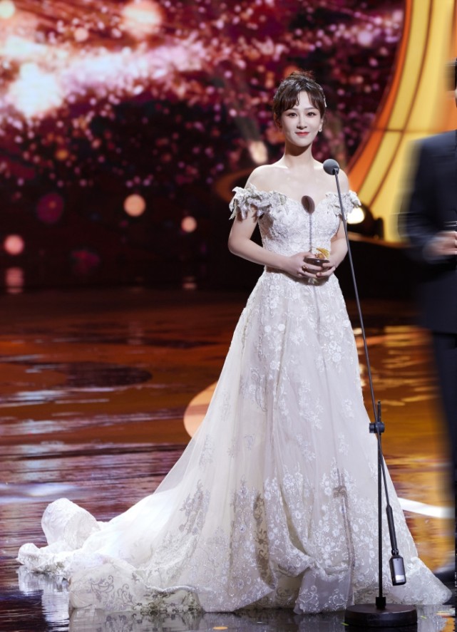 杨紫baby张雨绮同台争艳李现白敬亭赵又廷同台比帅