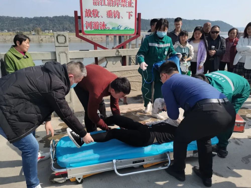 遂宁一女子跳河,随后又有2人跳下去