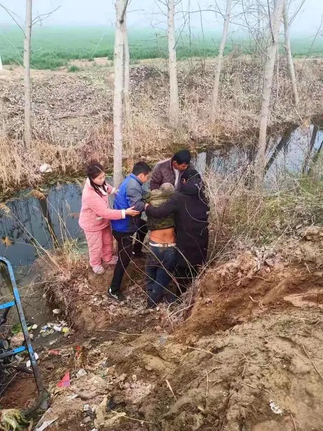 說話的老人叫唐天義,今年70歲,是河南省商丘市睢陽區徐營村人.