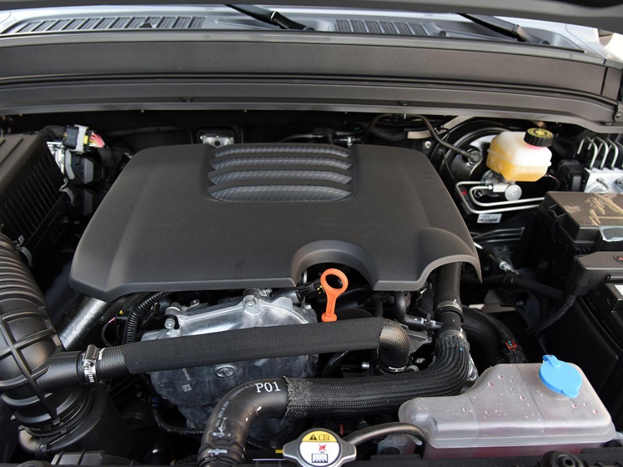 0t发动机,最大功率227马力,最大扭矩387牛·米,搭配来自采埃孚的8速手