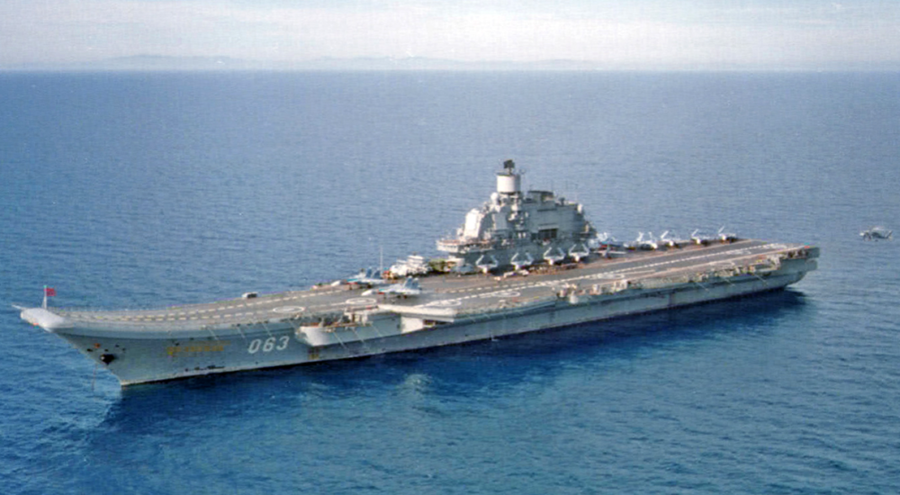 俄军航母现状惨不忍睹,甲板空无一人布满白雪,美:仍然不可轻视