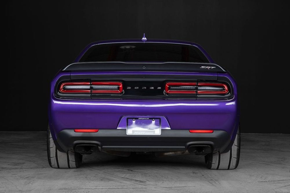 道奇挑战者srt恶魔