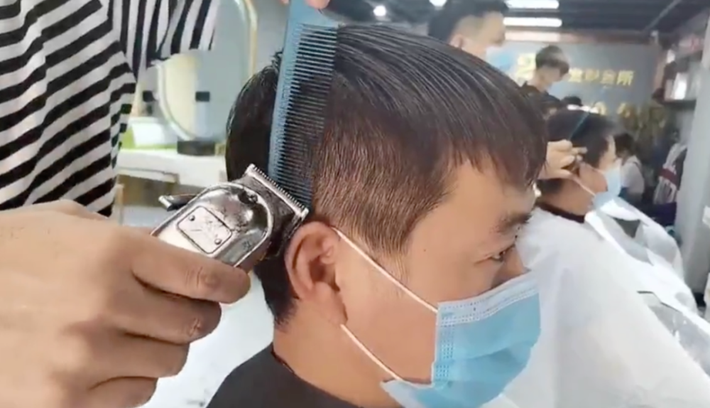二月二 龙抬头"tony老师"爱心义剪让ta春风得意