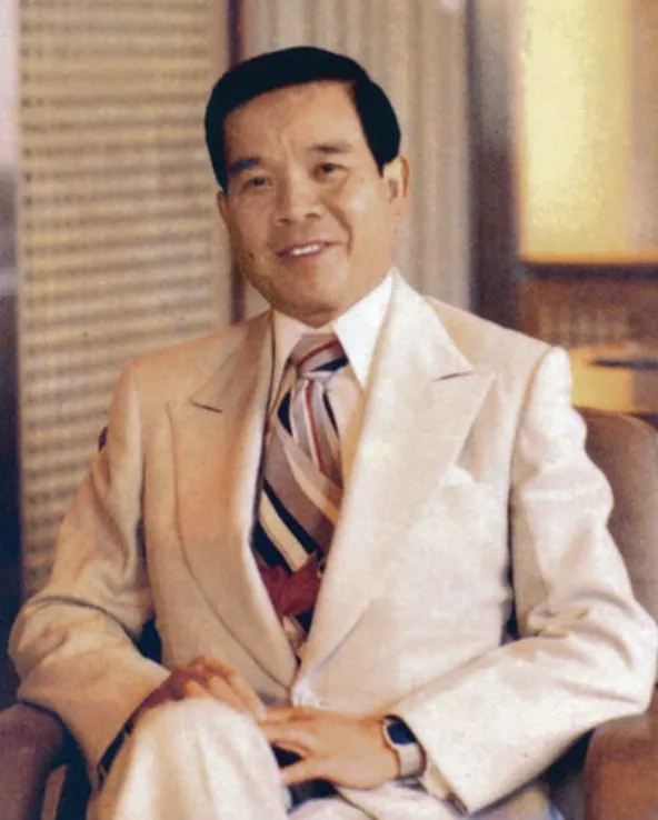 正因如此,周至元在临终前,才将整个周大福珠宝帝国放心大胆交给他.