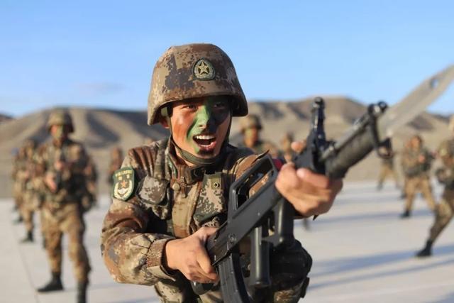 最强军用刺刀被国际法禁用谈谈三棱军刺