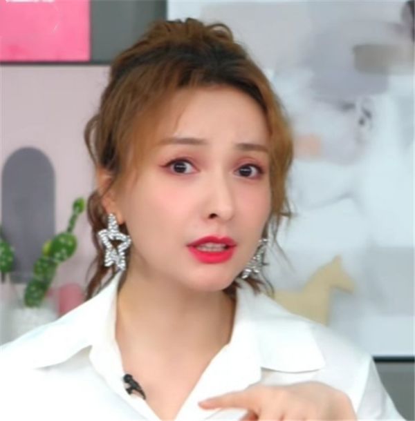 明星直播镜头里的样子刘亦菲清纯baby精致看到郑爽脸咋了