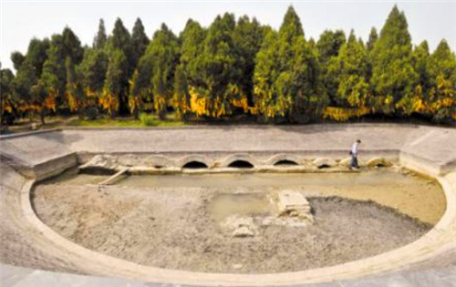 1963年洪泽湖大旱,露出19块怪异建筑,专家勘测后大喜:是明皇陵