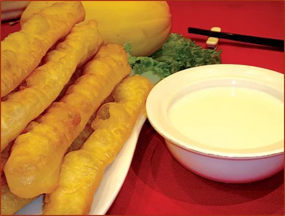 炸油条|油条酥软都是因为加了“洗衣粉”，这是真的？油条究竟能不能吃？