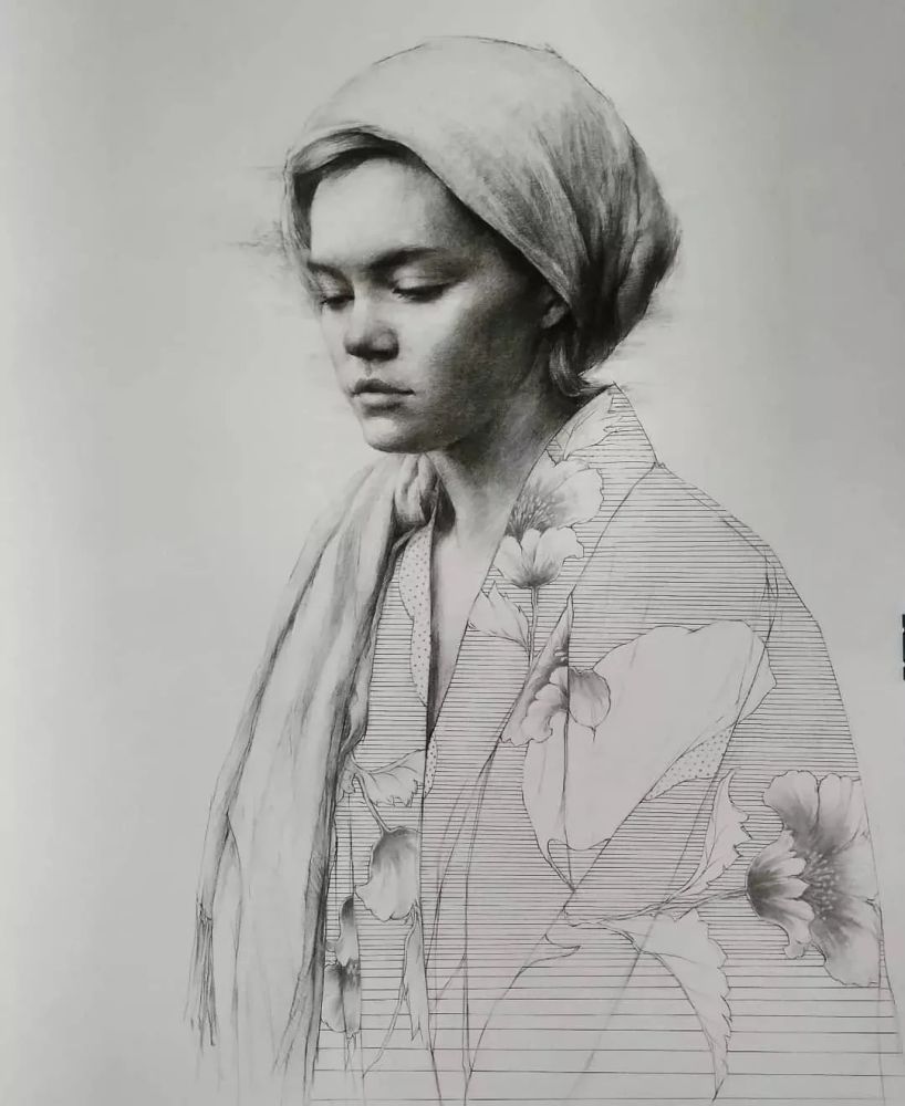 他素描讲究形也讲究意有写实的笔触也有风格化的涂抹