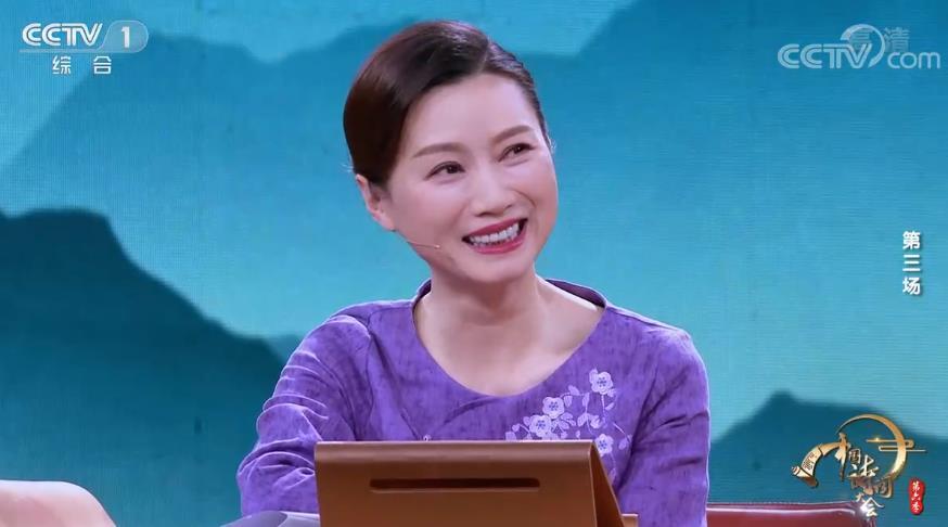 中国诗词大会杨雨一袭红衣边骑骆驼边出题美的龙洋也变花痴