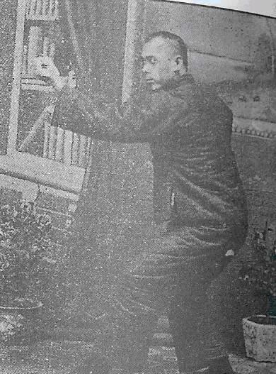 薛颠说过:"练拳的人要学会体呼吸."呼吸的妙处在打劈拳时可以体会到.