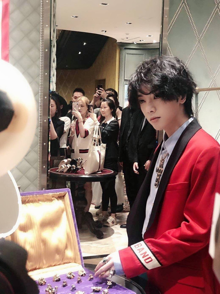 路人镜头下的华晨宇